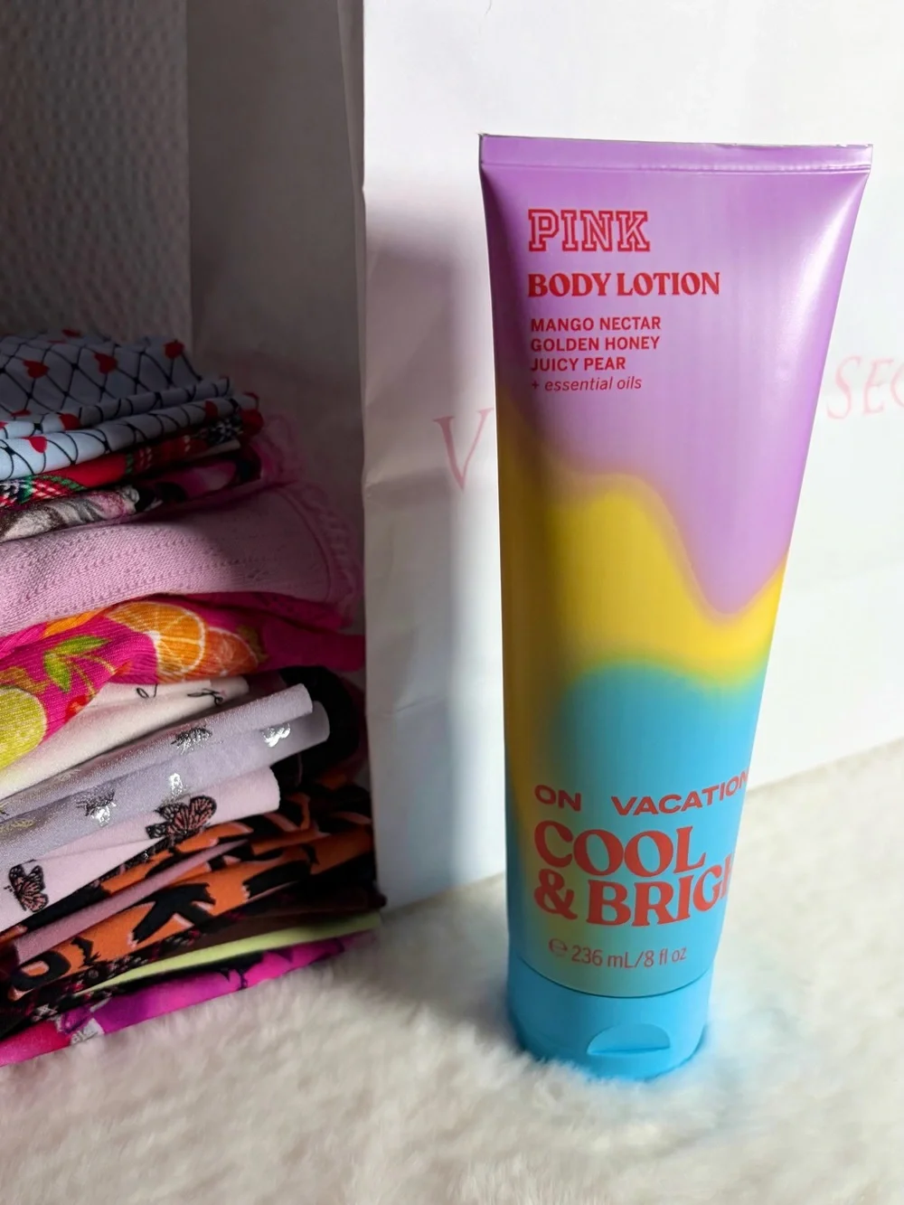 PINK Victoria’s Secret - ON A VACATION COOL & BRIGHT- Body Lotion